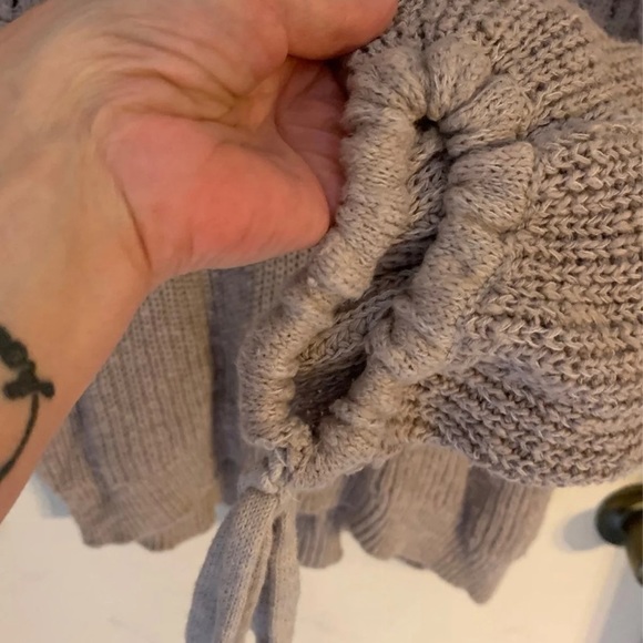 Express Sweater - Picture 4 of 6